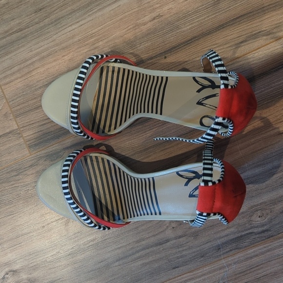 Women's DV heeled sandals. Women's size 8.5 DV heels. 3&quot; heel